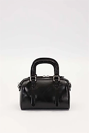 Siyah Charm Aksesuarlı El Çantas