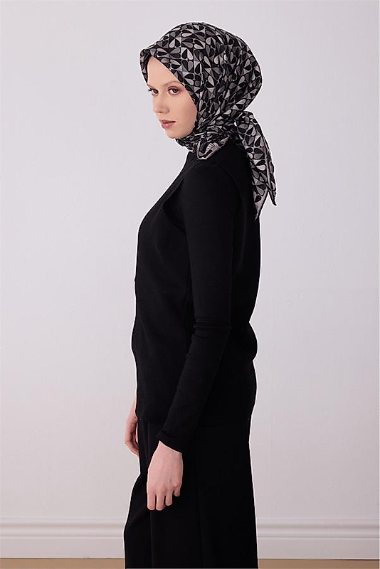 Siyah Obje Desen %100 Twill İpek Eşarp 4322 - 85